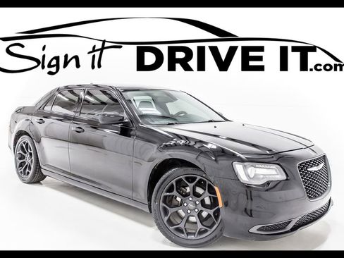 Used 2020 Chrysler 300 Touring w/ Sport Appearance Package image 1