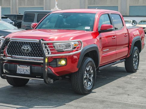 Used 2018 Toyota Tacoma TRD Off-Road RWD image 3