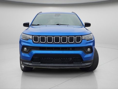 Used 2023 Jeep Compass Latitude image 3