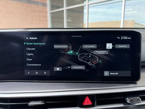 Used 2024 Kia Sorento S image 22