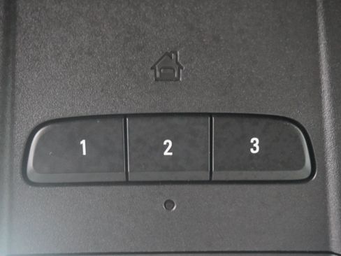 Used 2023 Chevrolet Equinox Premier FWD image 25