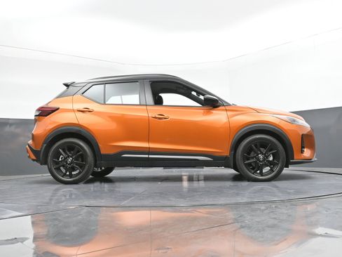 Used 2023 Nissan Kicks SR image 27