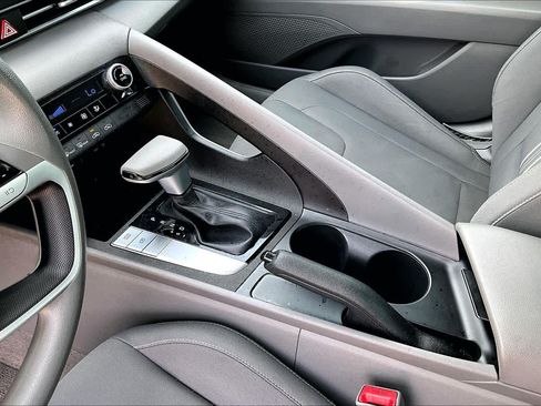 Used 2023 Hyundai Elantra SEL FWD image 17
