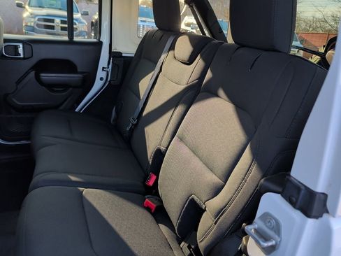 Used 2022 Jeep Wrangler Unlimited Sport image 13