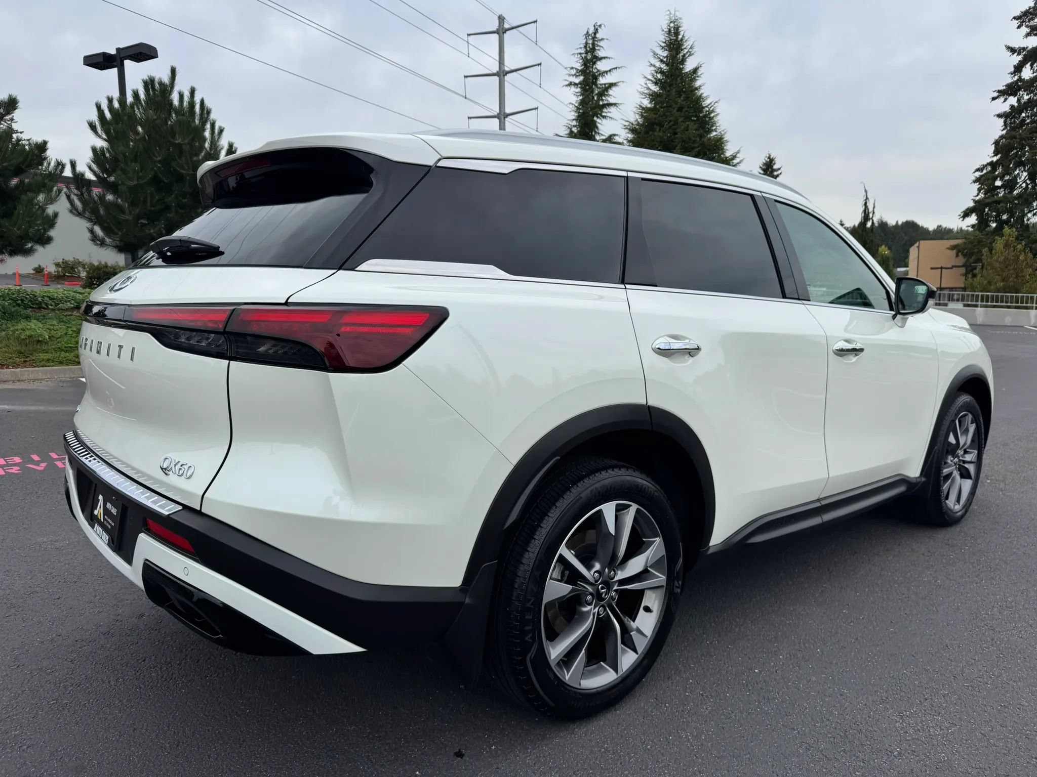 Used 2023 INFINITI QX60 Luxe w/ Vision Package AWD/4WD image 8
