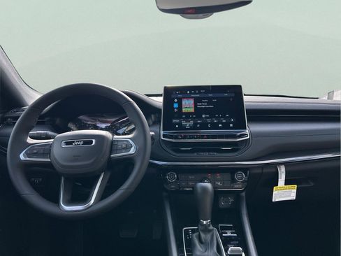 New 2026 Jeep Compass Latitude image 9