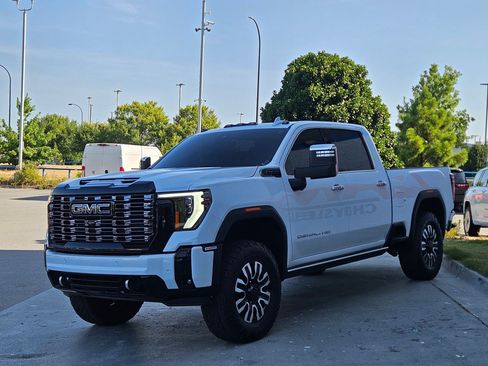 Used 2026 GMC Sierra 2500 Denali Ultimate AWD/4WD image 3