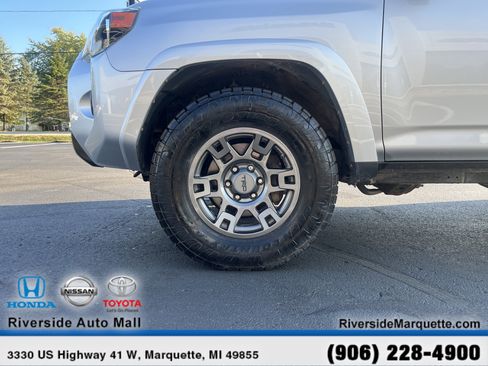 Used 2020 Toyota 4Runner Venture w/ Moonroof Package image 11