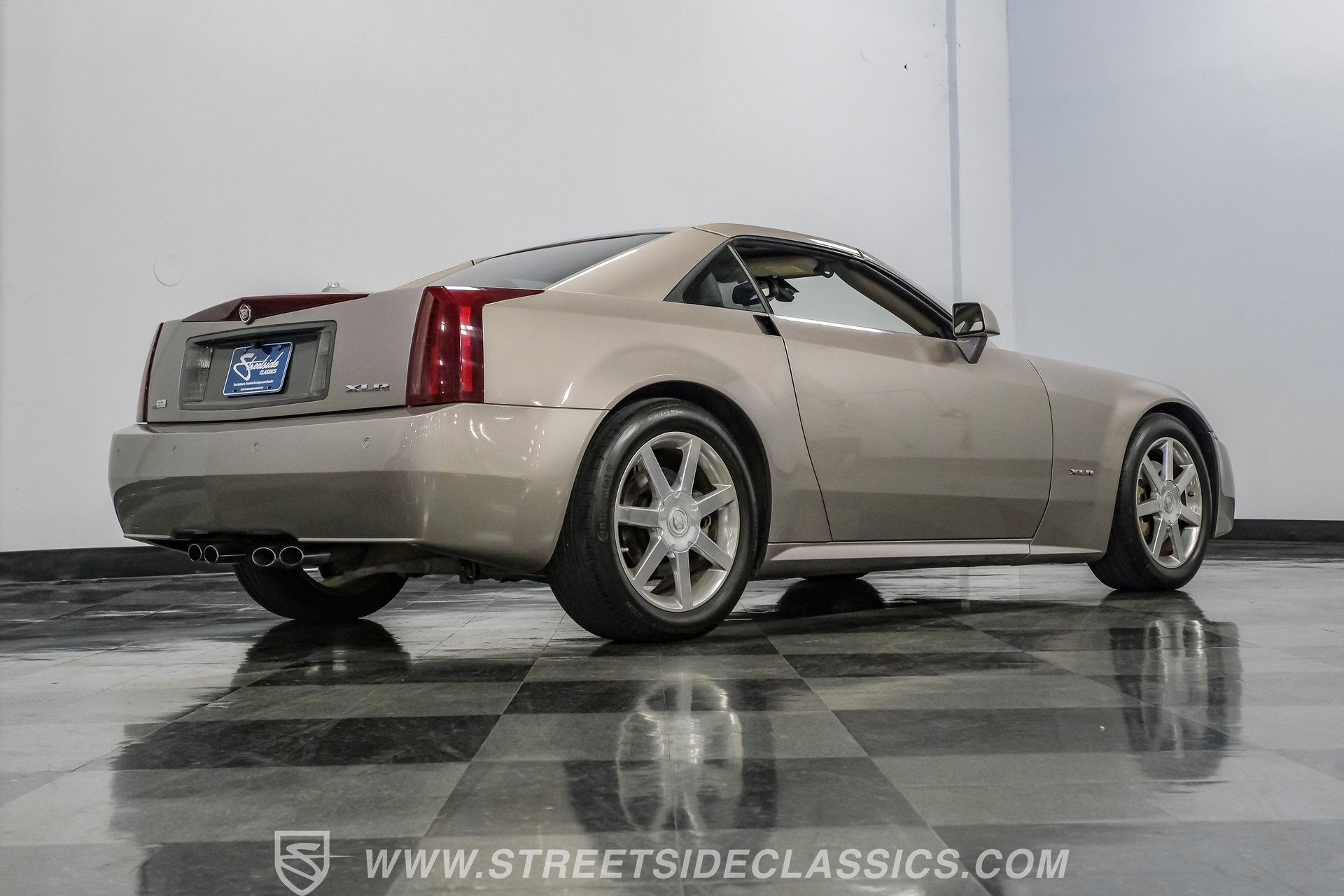 Used 2005 Cadillac XLR RWD image 27