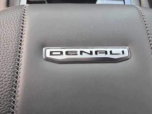 Used 2025 GMC Yukon Denali w/ LPO, Illumination Package RWD image 21