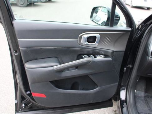Used 2023 Kia Sorento SX image 12