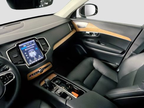 Certified 2023 Volvo XC90 B5 Plus w/ Protection Package Premier image 25