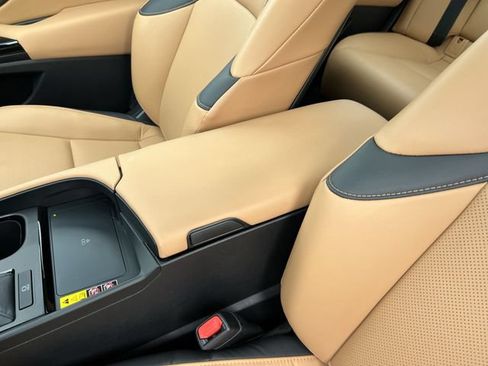 Used 2025 Lexus ES 350 w/ Premium Package FWD image 19