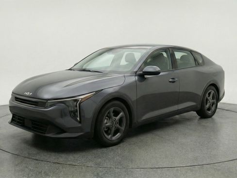 Used 2025 Kia K4 LXS image 3