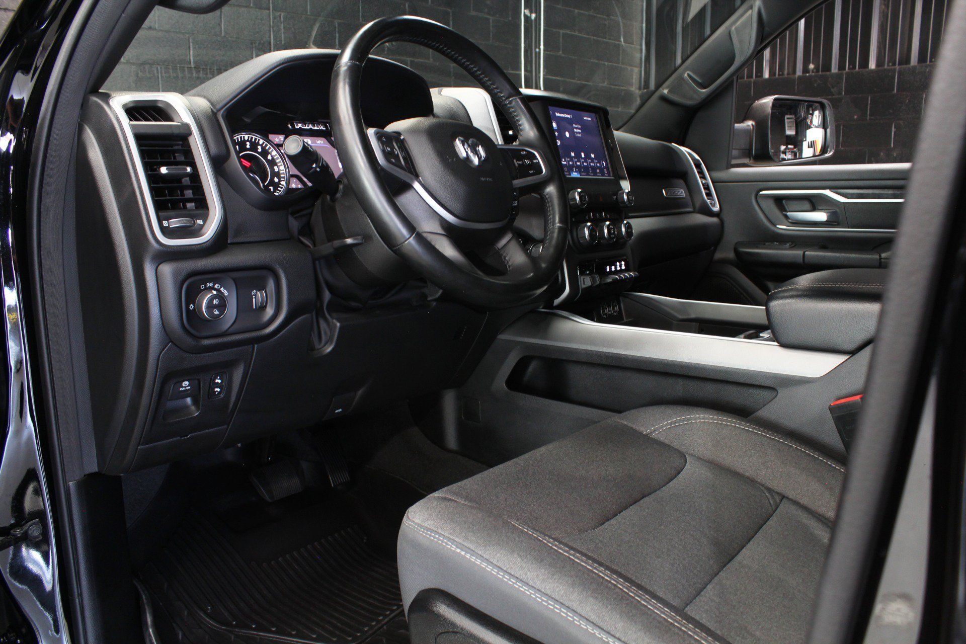Used 2022 RAM 1500 Big Horn AWD/4WD image 38