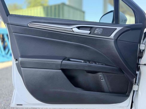 Used 2018 Ford Fusion SE w/ Equipment Group 602A FWD image 20