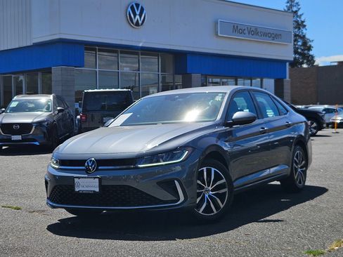 Used 2025 Volkswagen Jetta SE FWD image 1