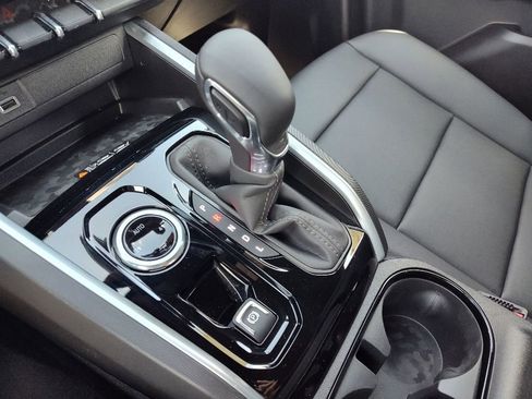 Used 2025 Chevrolet Colorado LT w/ LT Convenience Package image 17