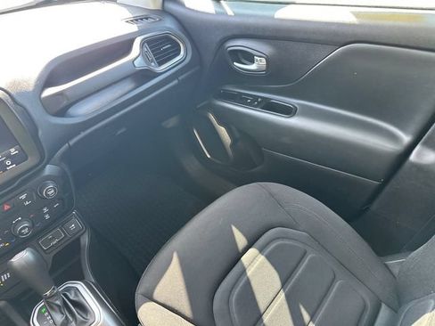 Used 2022 Jeep Renegade Latitude AWD/4WD image 20