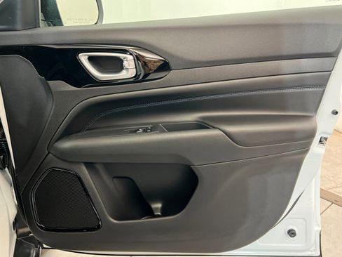 New 2026 Jeep Compass Latitude image 23