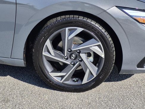 Used 2025 Hyundai Elantra SEL image 8