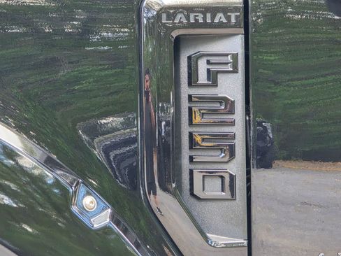 Used 2022 Ford F250 Lariat w/ Black Appearance Package image 39