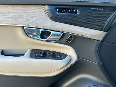 New 2025 Volvo XC90 B6 Ultra image 9