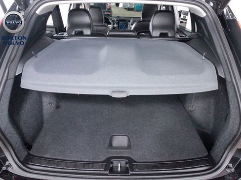 Certified 2025 Volvo XC40 B5 Core image 32