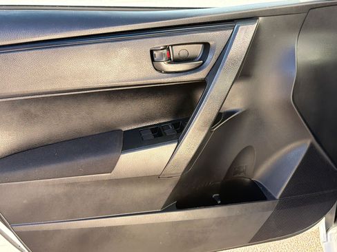 Used 2017 Toyota Corolla L FWD image 13