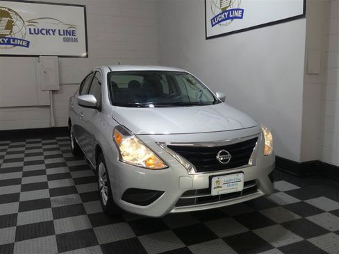 Used 2017 Nissan Versa SV FWD image 5