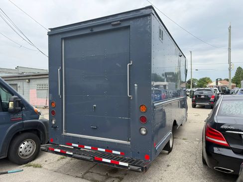 Used 2021 Ford Transit 350 DRW RWD image 6