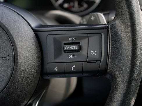 Used 2023 Nissan Rogue S AWD/4WD image 16