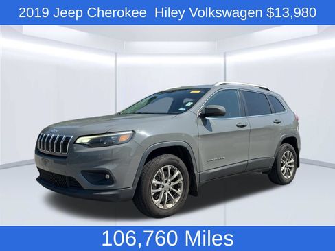 Used 2019 Jeep Cherokee Latitude Plus w/ Cold Weather Group AWD/4WD image 1