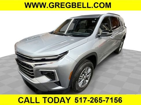 Certified 2025 Chevrolet Traverse LT image 1