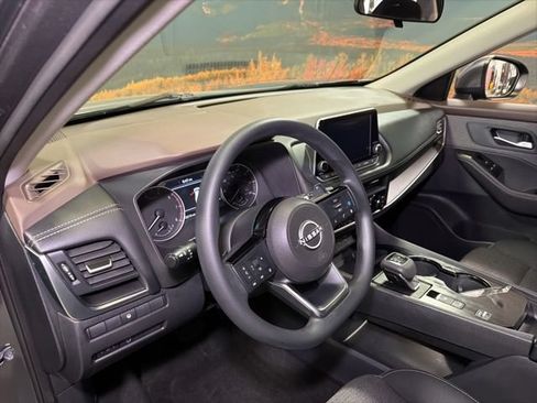 Used 2023 Nissan Rogue SV FWD image 18