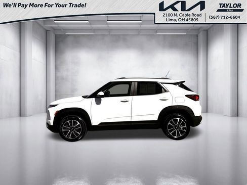 Used 2025 Chevrolet TrailBlazer LT AWD/4WD image 3