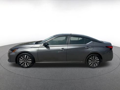 Used 2025 Nissan Altima 2.5 SV image 9