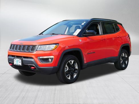 Used 2018 Jeep Compass Trailhawk w/ Leather Interior Group AWD/4WD image 3