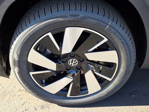 New 2026 Volkswagen Atlas Cross Sport SE FWD image 5