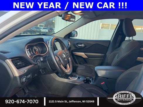 Used 2017 Jeep Cherokee Latitude w/ Cold Weather Group image 18