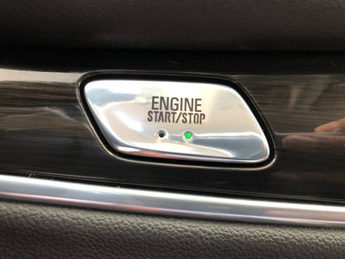 Used 2019 Buick Enclave Essence FWD image 30