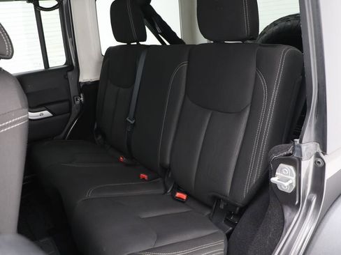 Used 2017 Jeep Wrangler Unlimited Rubicon w/ Dual Top Group image 15