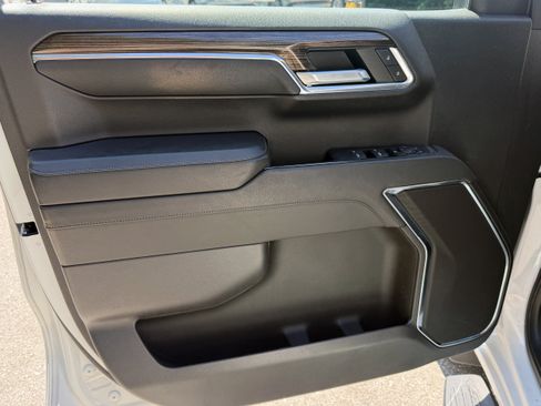 Used 2023 Chevrolet Silverado 1500 LT AWD/4WD image 7