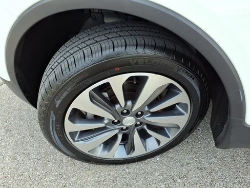 Used 2021 Buick Encore Preferred AWD/4WD image 3