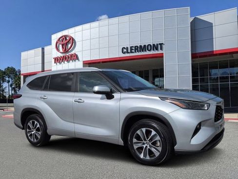 Used 2023 Toyota Highlander XLE FWD image 1