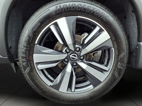 Used 2025 Nissan Rogue SL AWD/4WD image 41