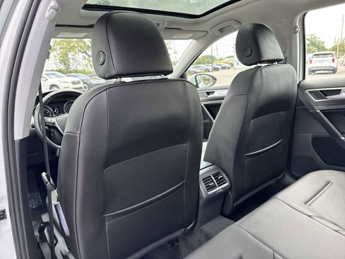 Used 2017 Volkswagen Golf 4-Door FWD image 17