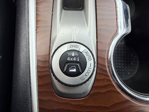 Used 2018 Nissan Pathfinder Platinum image 31