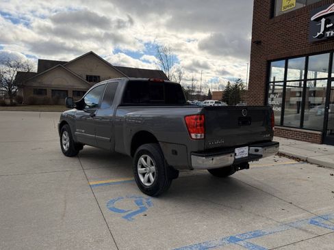 Used 2014 Nissan Titan SV image 9