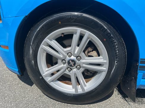 Used 2013 Ford Mustang Convertible RWD image 38